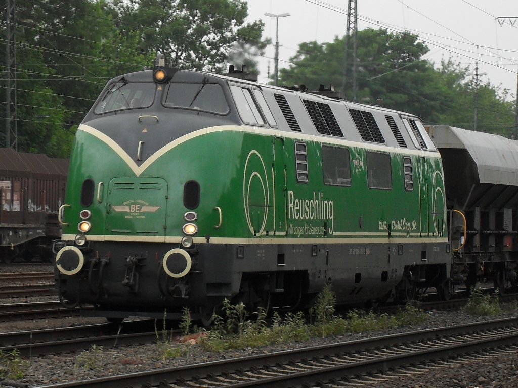 V200 von der Brohltalbahn bei der durchfahrt durch K�ln west