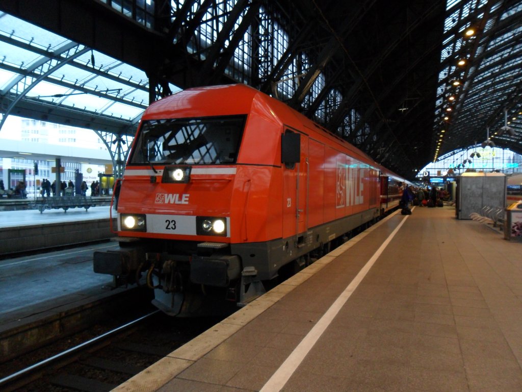 WLE 23 (Br 223) mit einem M�ller Touristik Sonderzug im K�lner Hbf am 28.11.10
