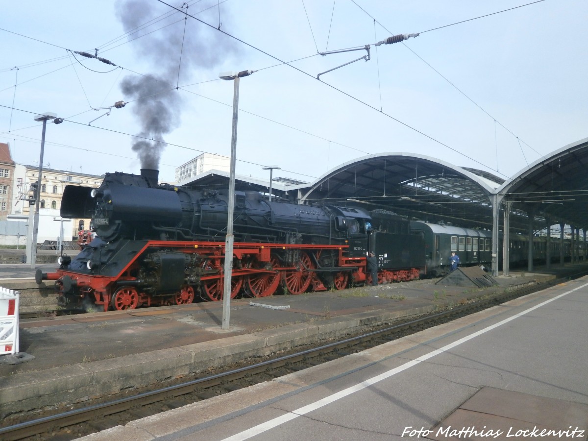 03 2155 im Bahnhof Halle (Saale) Hbf am 16.5.15