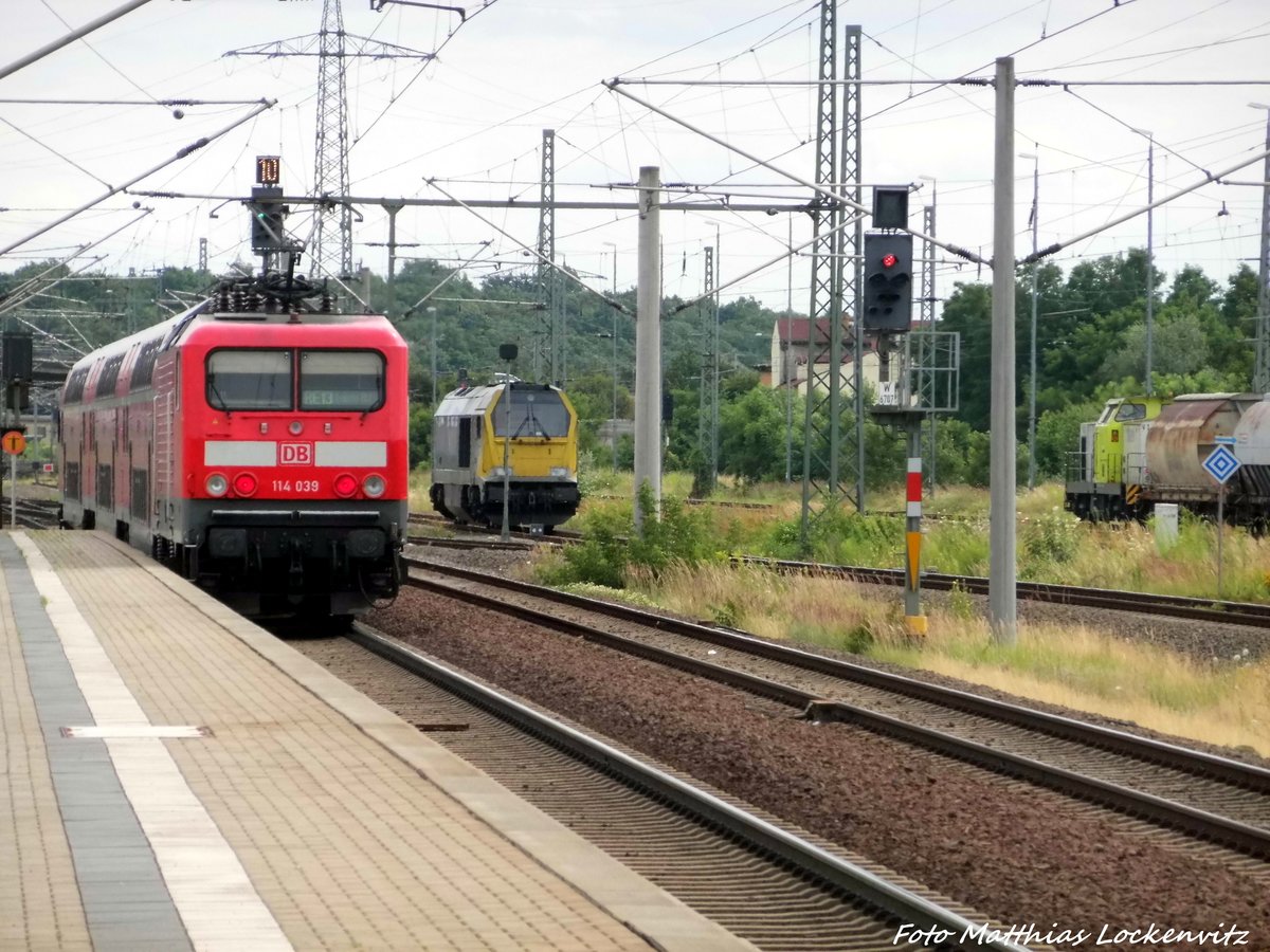 114 039 verlsst den Bitterfelder Bahnhof in Richtung Leipzig Hbf am 14.7.16