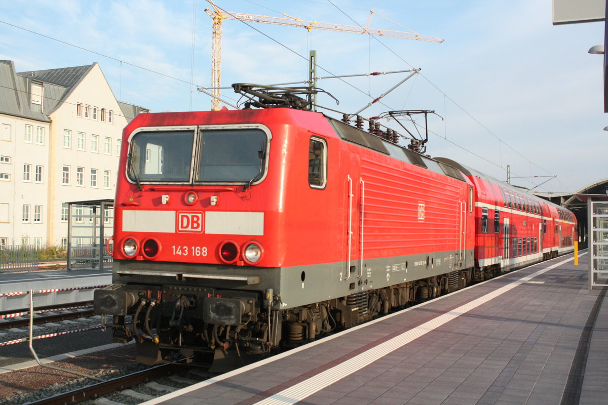 143 168 als S7 mit ziel Halle-Nietleben im Bahnhof Halle/Saale Hbf am 18.8.20
