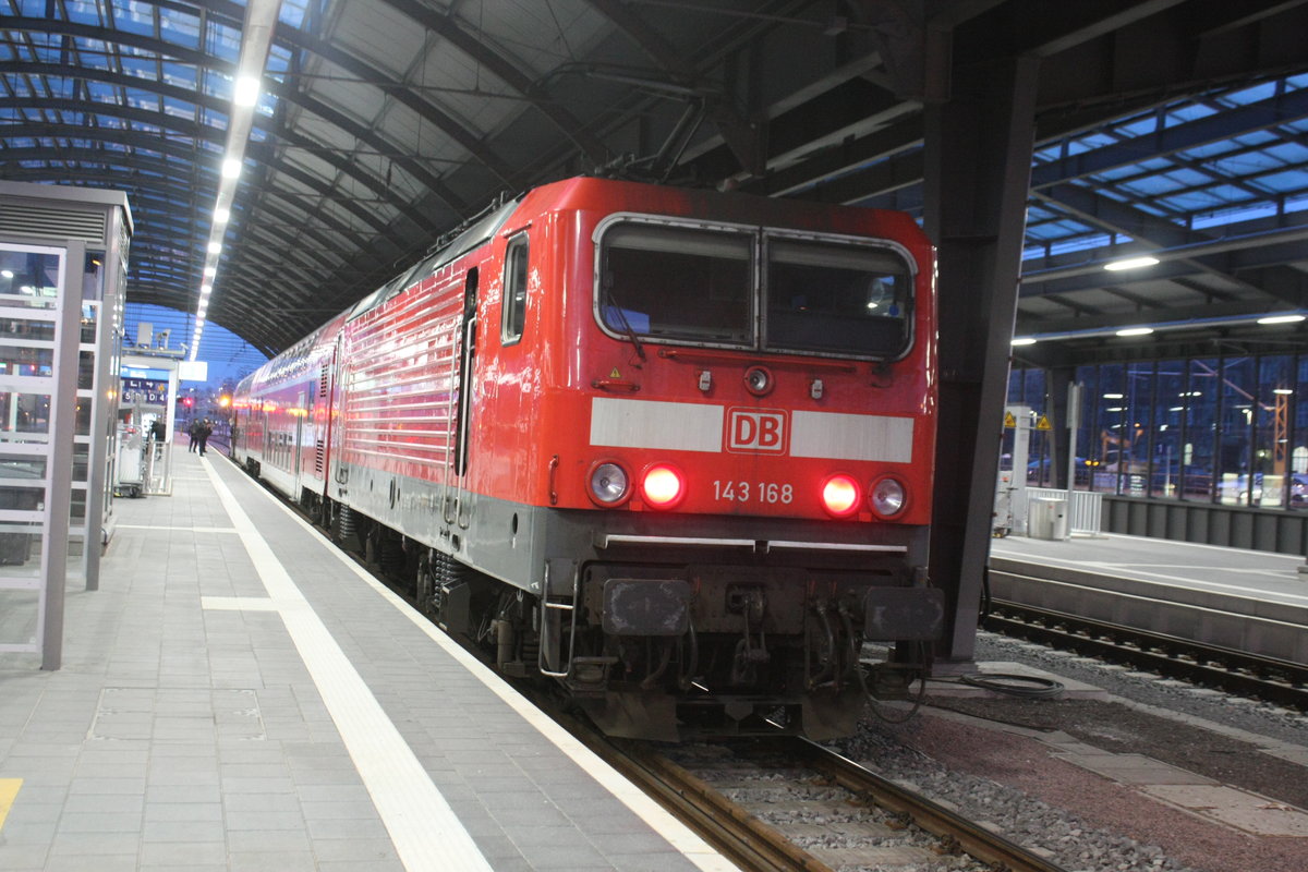 143 168 im Bahnhof Halle/Saale Hbf am 10.3.21