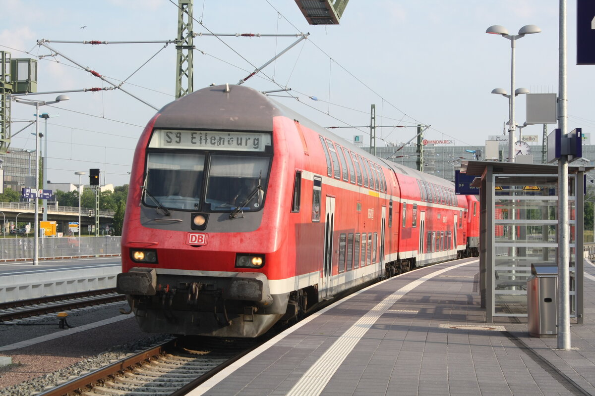 143 168 von Eilenburg kommend bei der Einfahrt in den Endbahnhof Halle/Saale Hbf am 10.6.21