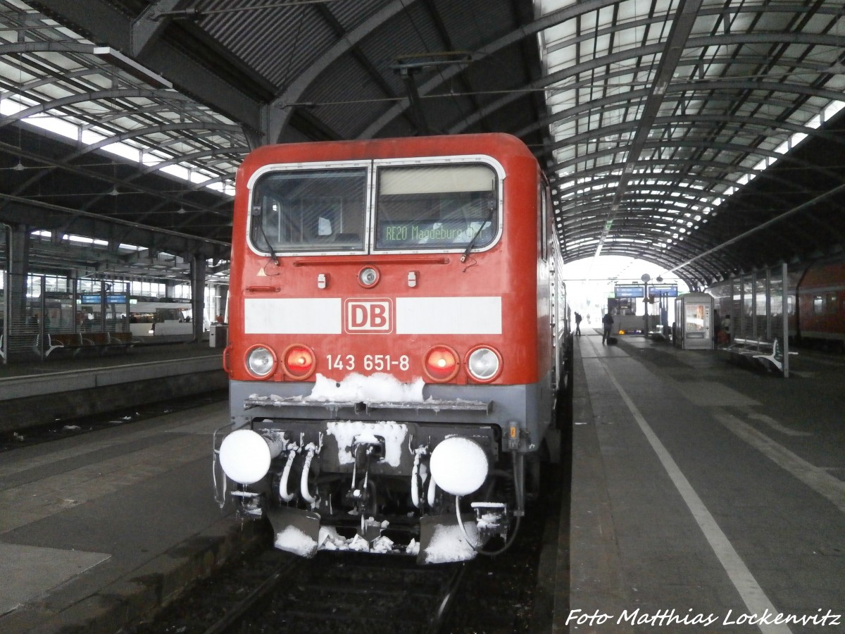 143 651-8 als RE20 mit ziel Magdeburg Hbf im Bahnhof Halle (Saale) Hbf am 29.12.14