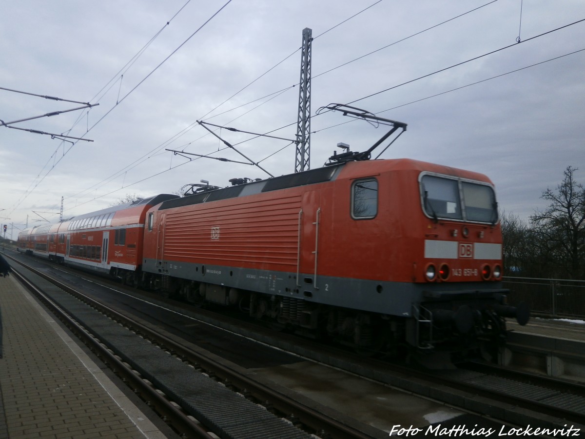 143 651 als RB 37866 mit ziel Falkenberg (Elster) im Bahnhof Landsberg (b Halle/Saale) am 2.1.15