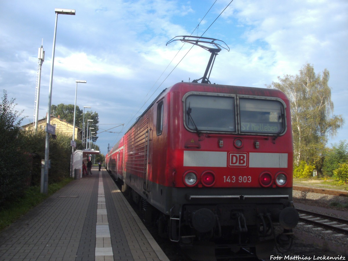 143 903 und 143 832-4 als Sandwitch unterwegs auf der S7 hier Steht der Zug im Bahnhof Halle-Trotha am 9.10.14