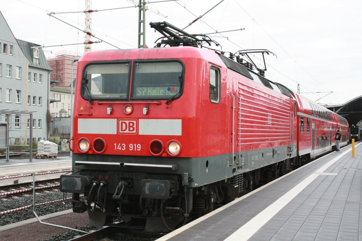 143 919 als S7 mit ziel Halle-Nietleben im Bahnhof Halle/Saale Hbf am 16.7.20