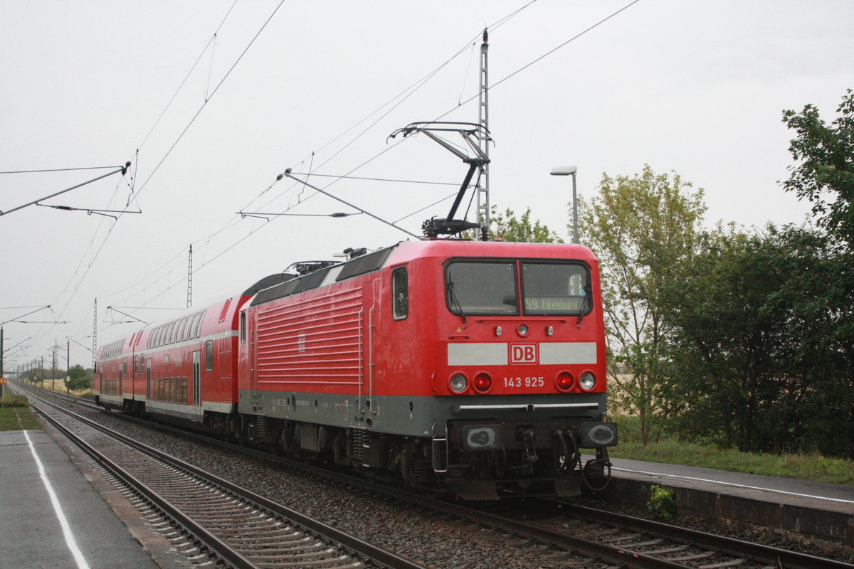 143 925 verlsst als S9 mit ziel Eilenburg den Bahnhof Kyhna am 9.7.20