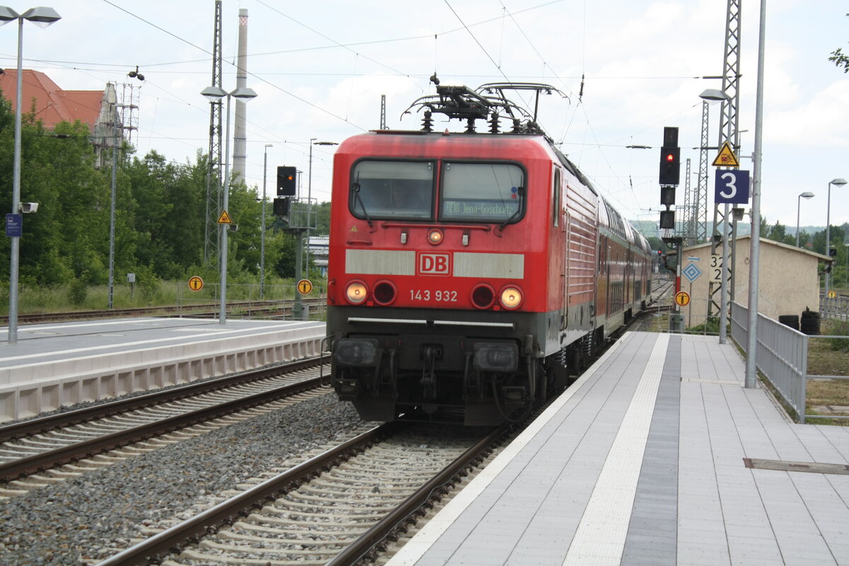 143 932 bei der Einfahrt in den Endbahnhof Jena-Gschwitz am 1.6.22