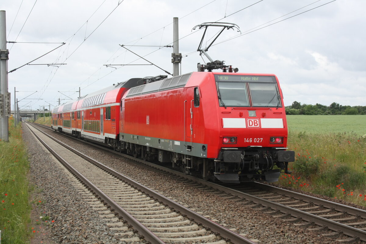 146 027 verlsst als RE30 mit Ziel Halle/Saale Hbf den Bahnhof Zberitz am 13.6.21