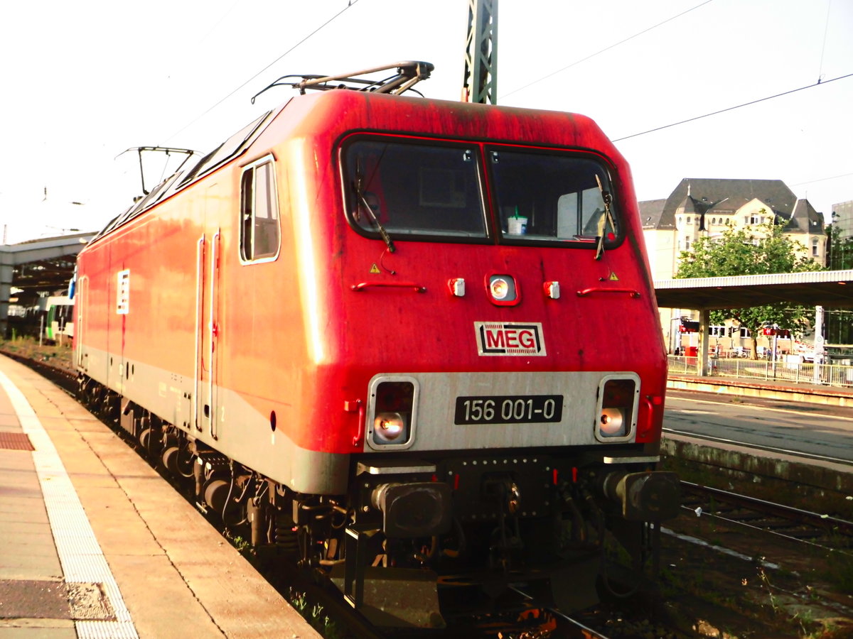 156 001 der MEG im Bahnhof Halle (Saale) Hbf am 6.7.17