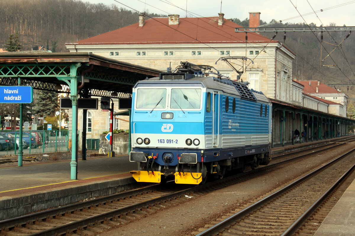 163 091 von Ceske Drahy verlsst als Rangierfahrt den Bahnhof Decin hl.n. am 13.3.24