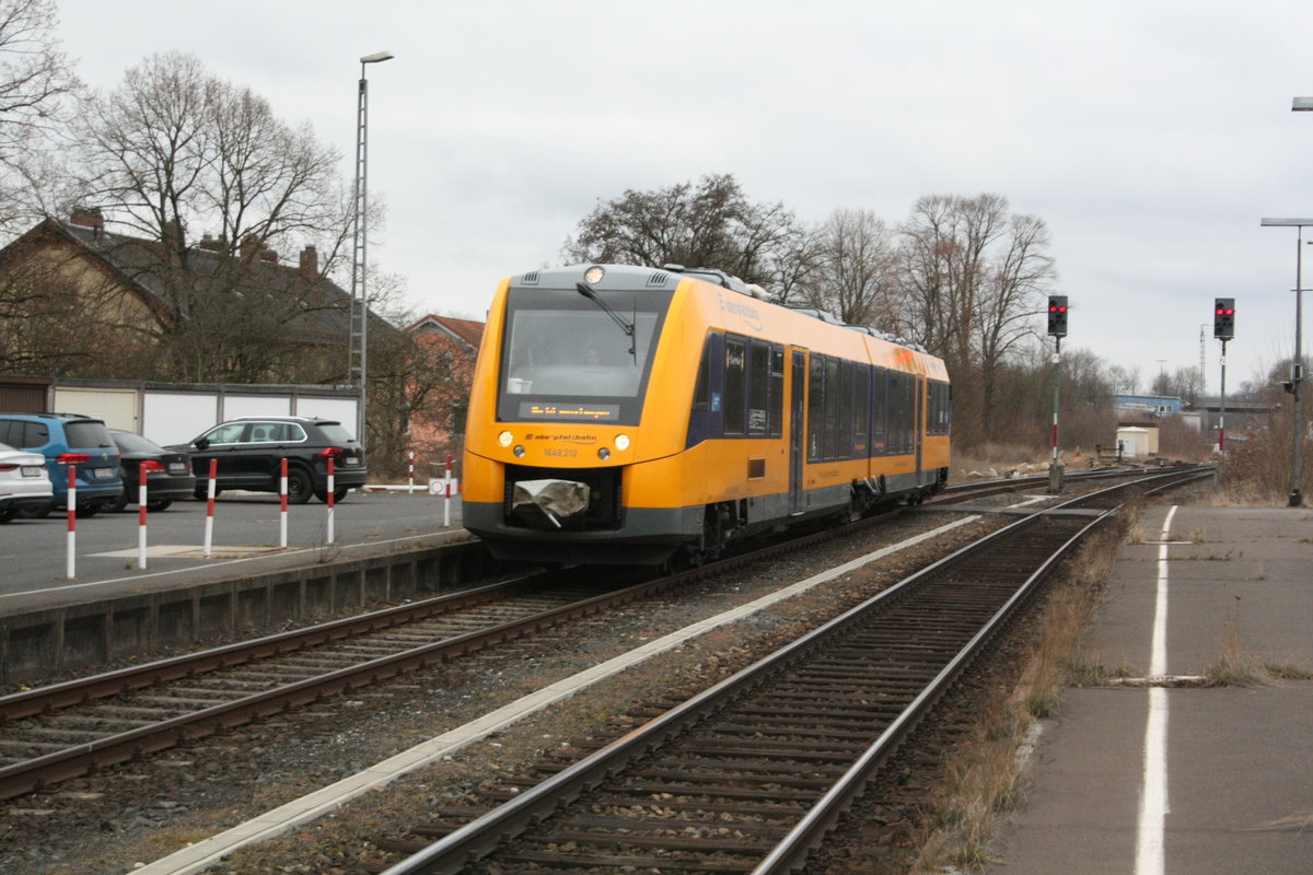 1648 212/712 der Oberpfalzbahn von Regensburg Hbf kommend bei der Einfahrt in den Endbahnhof Marktredwitz am 23.3.21