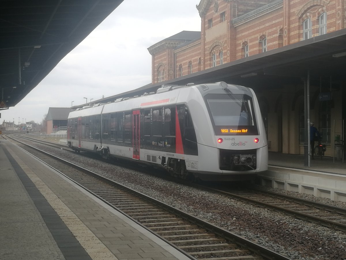 1648 405/905 als RB50 mit ziel Dessau im Bahnhof Bernburg am 3.3.19
