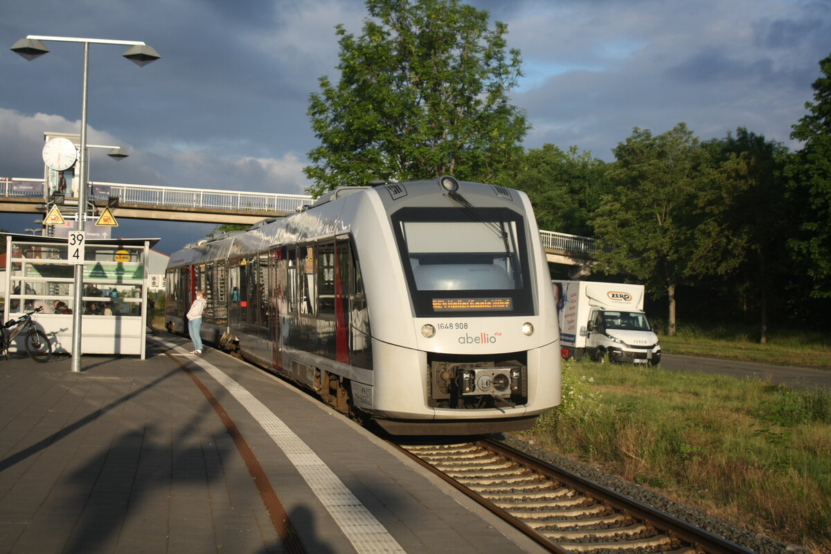 1648 408/908 verlsst mit 30 Minuten den Bahnhof Vienenburg in Richtung Halle/Saale Hbf am 8.6.22