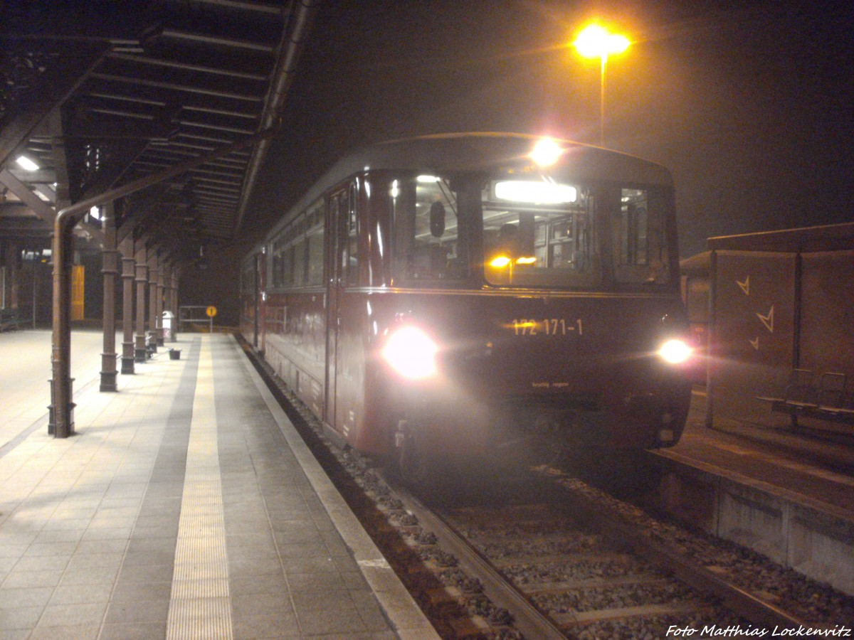 172 171 + 172 132 steht als PRE 81249 mit ziel Lauterbach Mole im Bahnhof Putbus bereit am 6.3.14