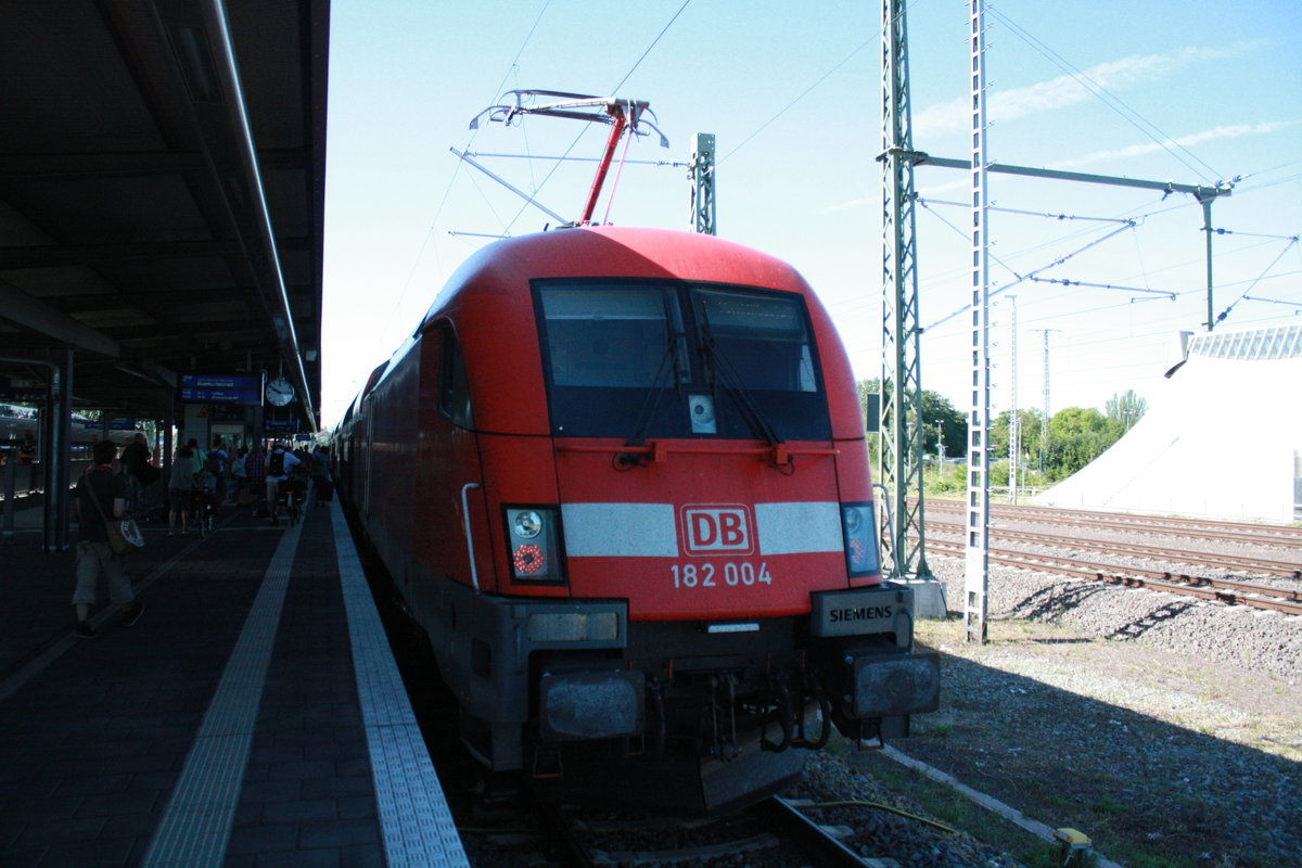 182 004 mit ziel Eisenhttenstadt im Bahnhof Magdeburg Hbf am 31.7.20