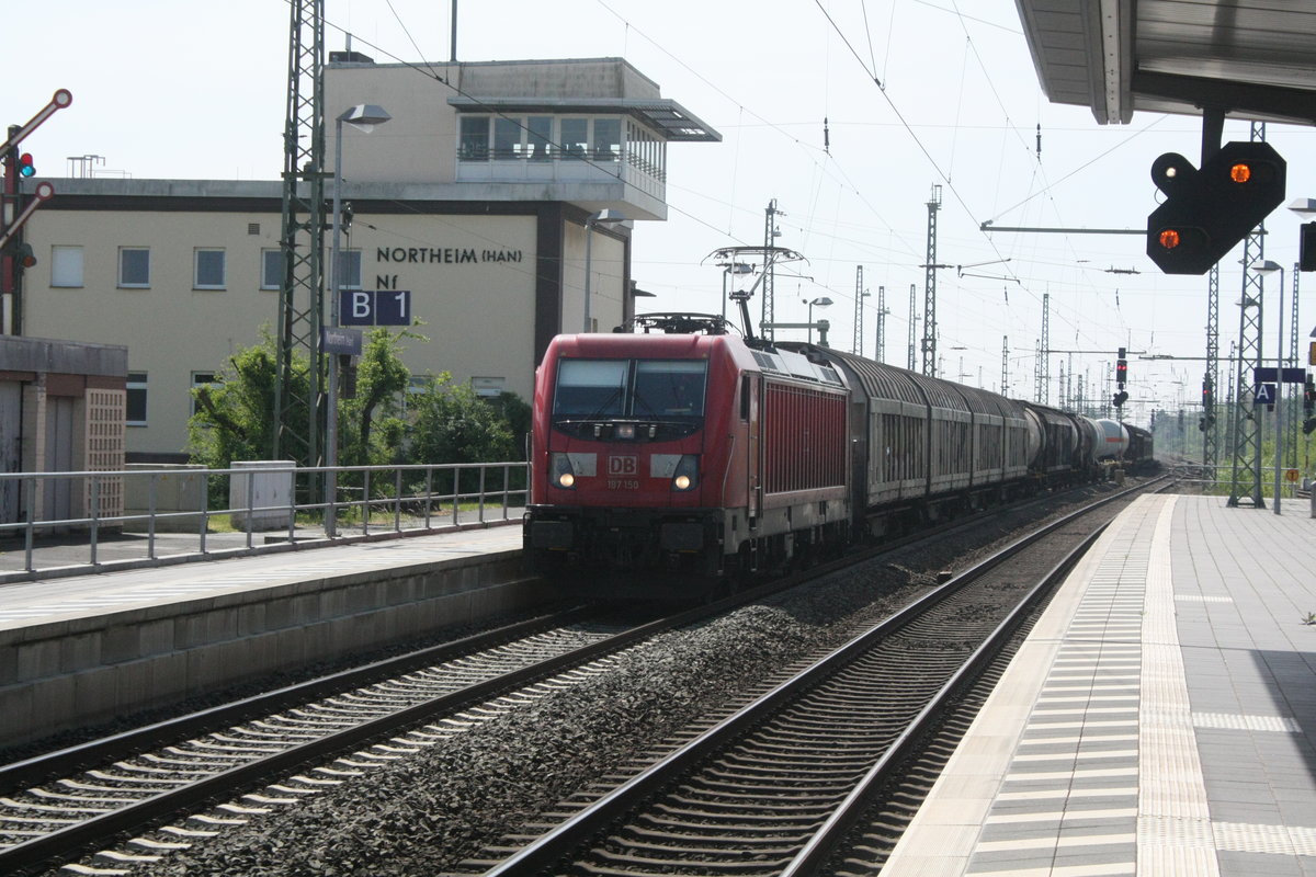 187 150 durchfhrt mit einen Gterzug den Bahnhof Northeim(Han) am 8.5.20