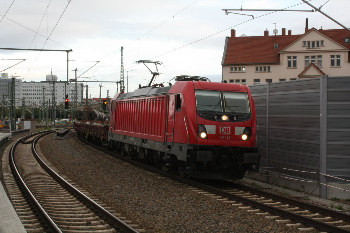 187 154 mit einen Gterzug in der Gterumfahrung am Bahnhof Halle/Saale Hbf am 12.9.19