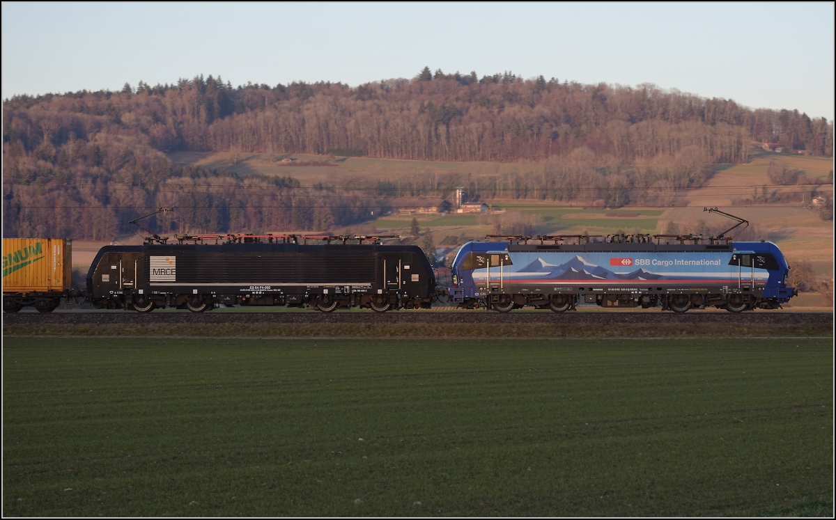 193 522 LBBW/SBBCI und 189 995 MRCE/SBBCI in Hendschiken. Januar 2022.
