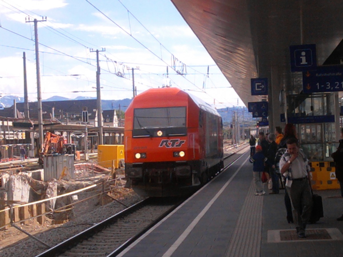 2016 9.. (RTS) am 21.05.2013 als Lokzug bei der Durchfahrt in Attnang-Puchheim.