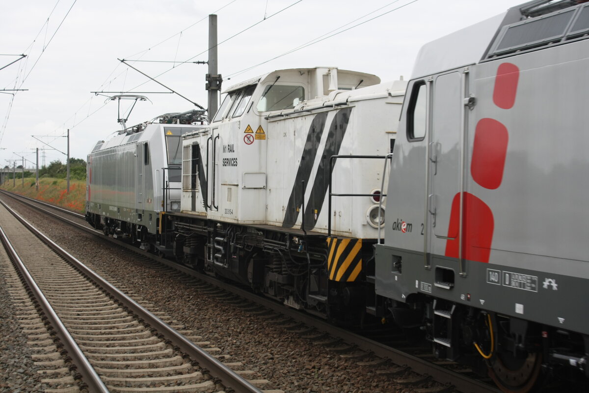 203 915 von N1 Rail Services bei der Durchfahrt im Bahnhof Zberitz am 13.6.21