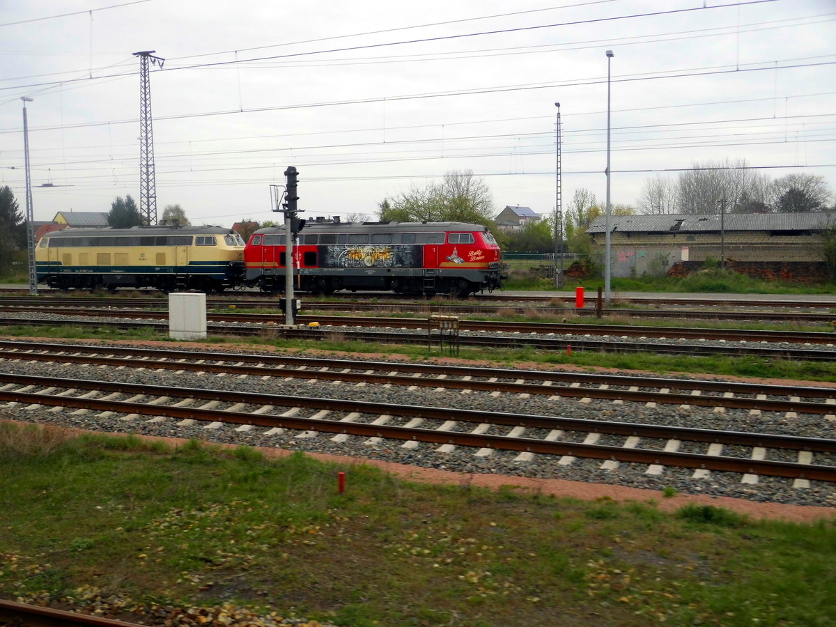 218er von Railsystems RP abgestellt in Grokorbetha am 8.4.17