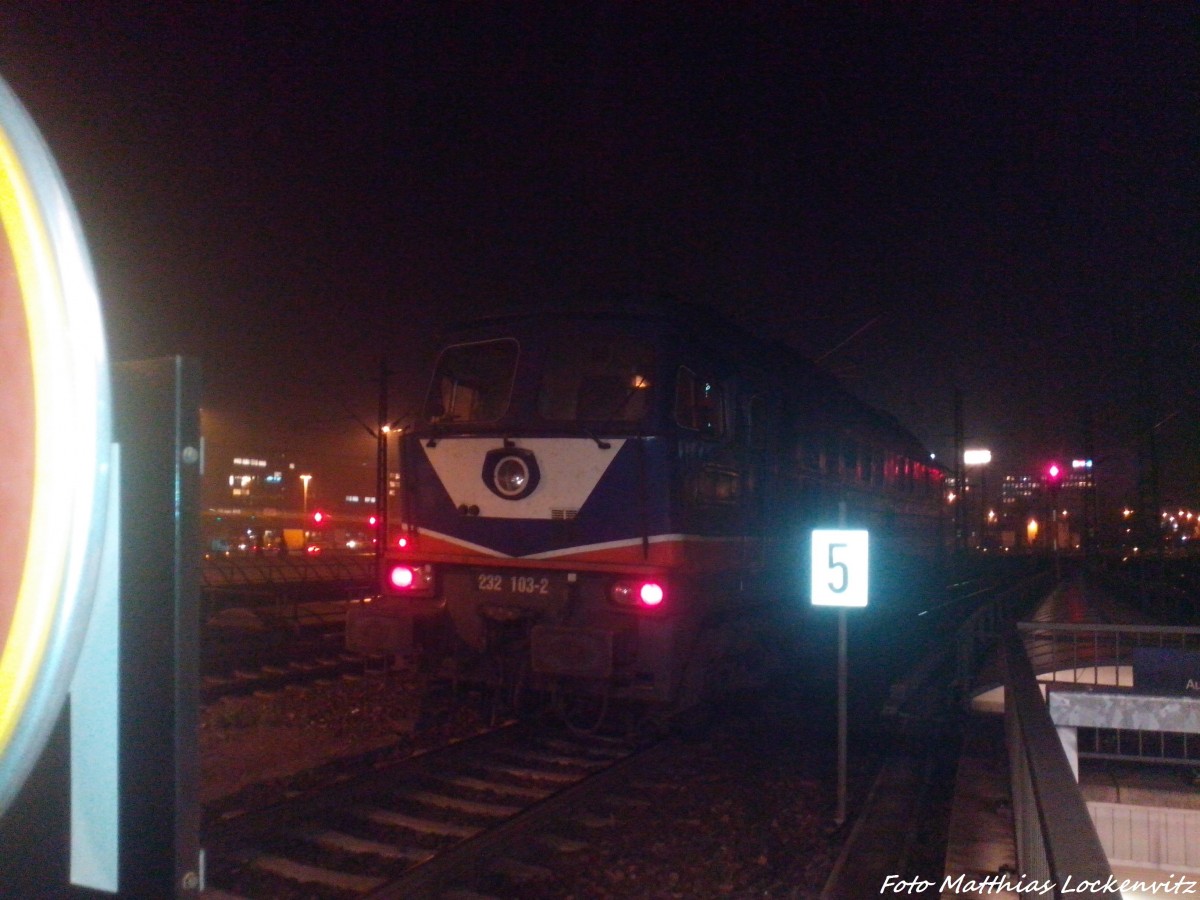 232 103 der Raildox wartet auf die Weiterfahrt im Bahnhof Halle (Saale) Hbf am 11.11.14
