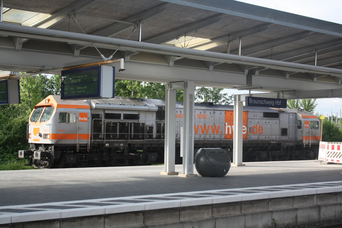 250 004 der HVLe im Bahnhof Braunschweig Hbf am 8.6.23