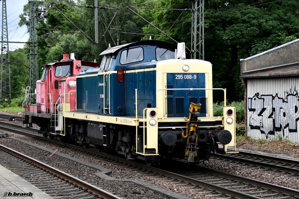 295 088-9 und 363 651-1 fuhren als lokzug durch hh-harburg,11.06.18