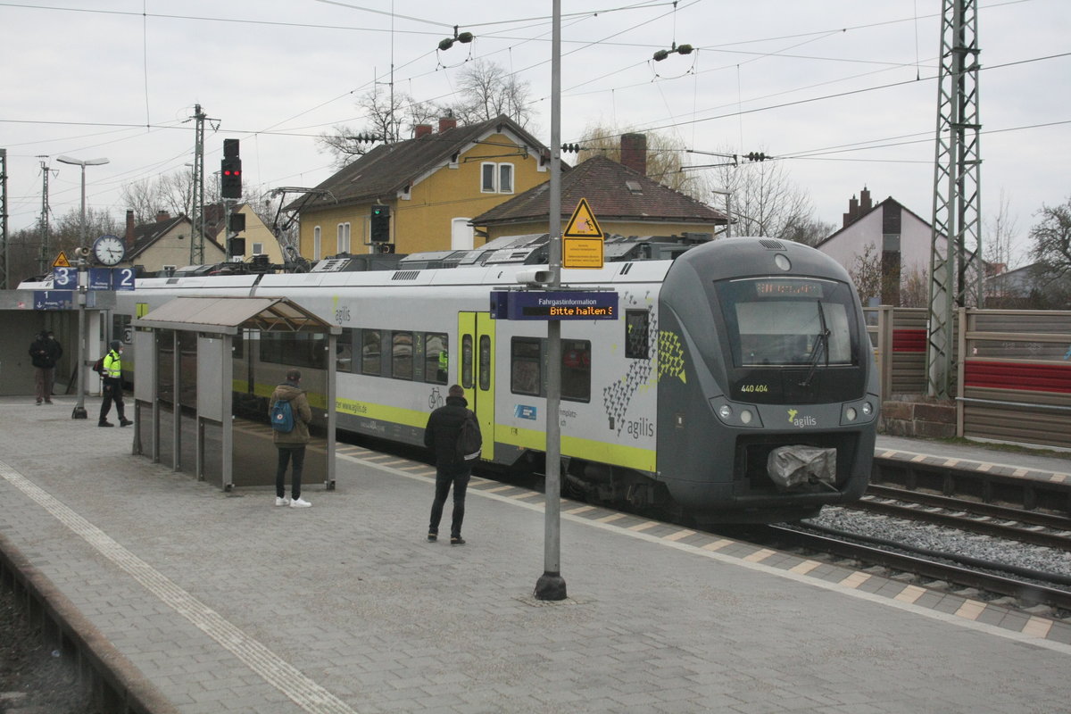 440 404 von agilis im Bahnhof Obertraubling am 23.3.21
