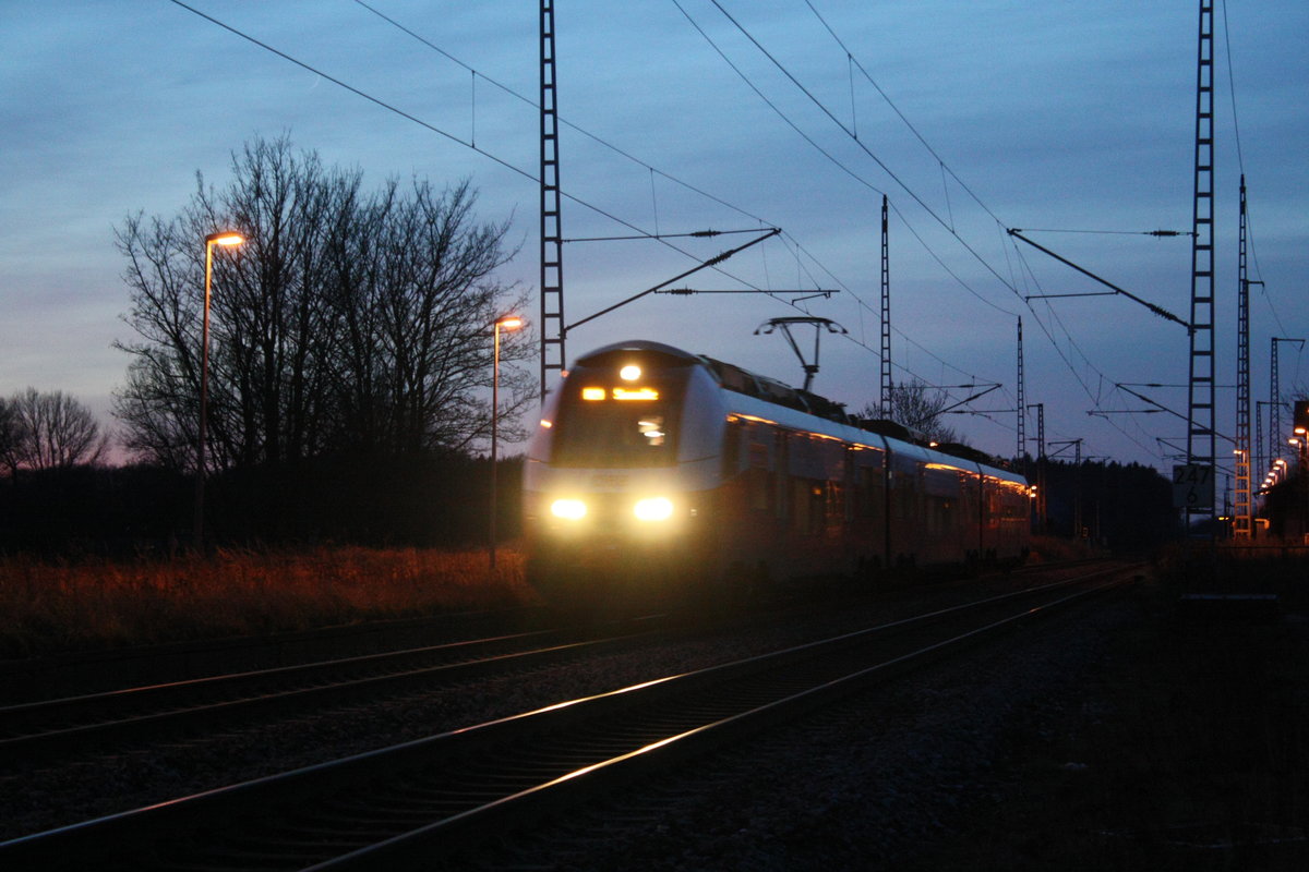 4746 XXX als RE9 mit ziel Sassnitz im Bahnhof Teschenhagen am 28.12.19