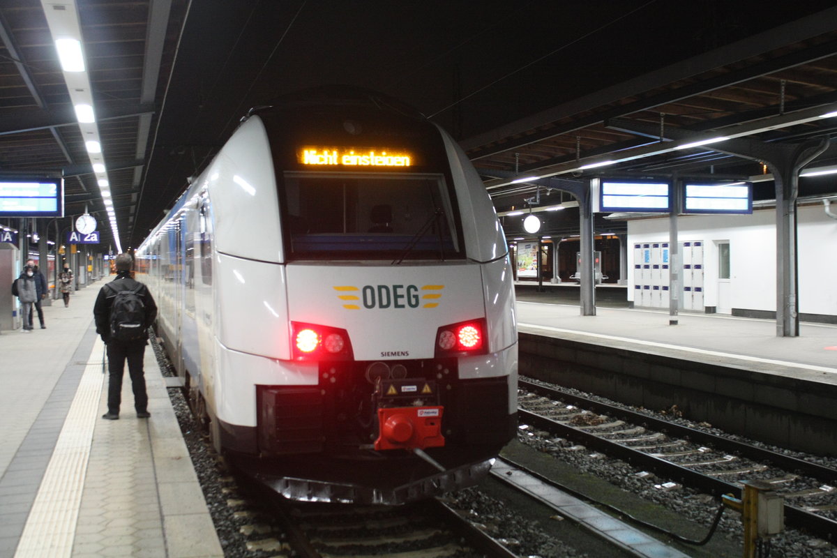 4746 XXX im Bahnhof Stralsund Hbf am 8.1.21