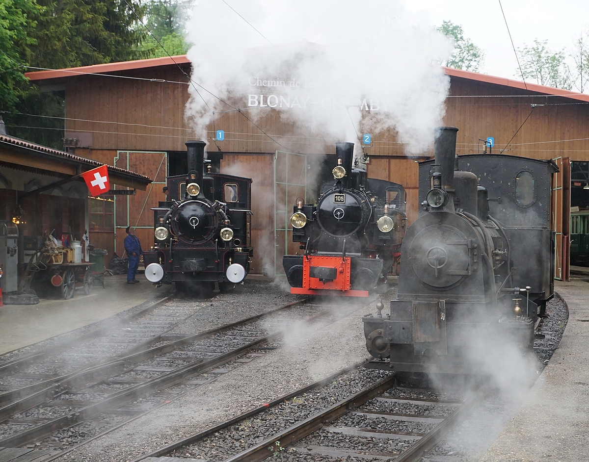50 Jahre Blonay - Chamby; Mega Steam Festival: In Chaulin damfen die JS 909/BAM6 G 3/3 (1901), die SEG G 2x 2/2 (1918) und die kleine Gastlok G 2/2 Ticinio (1889) 
10. Mai 2018