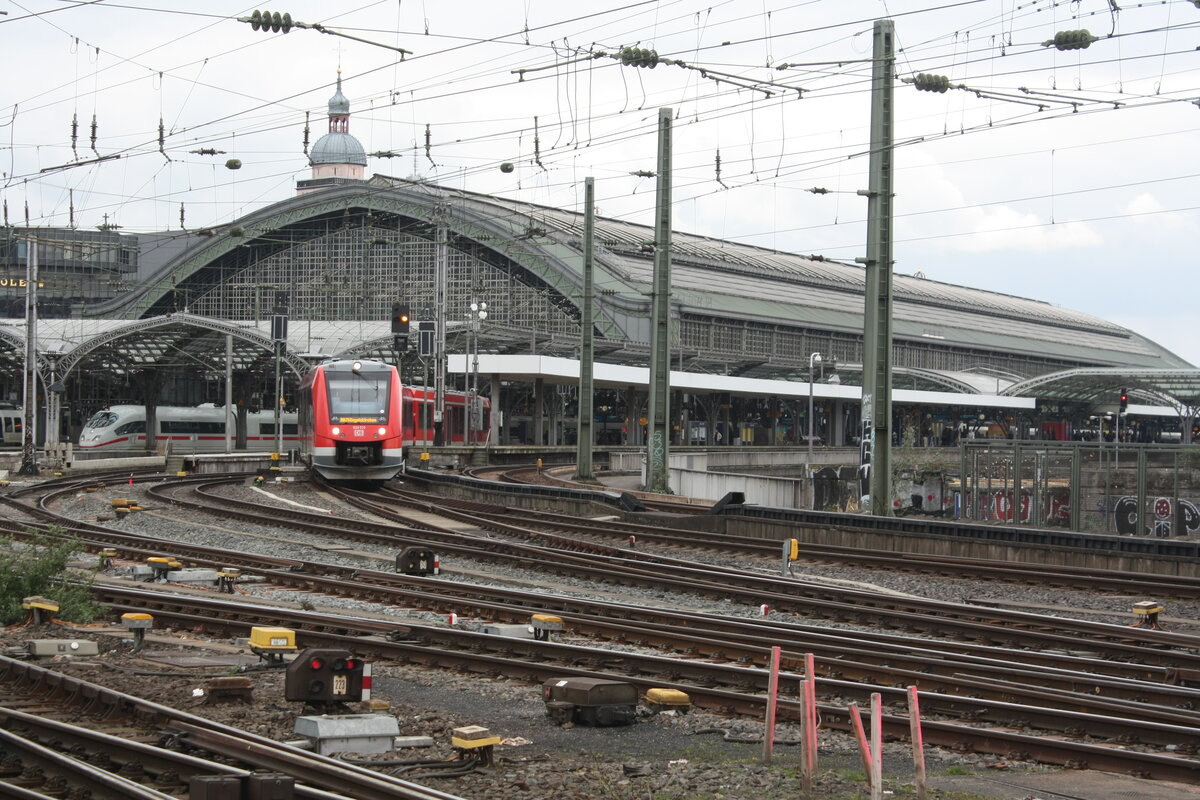 620 510/010 verlässt den Bahnhof Köln Hbf am 2.4.22