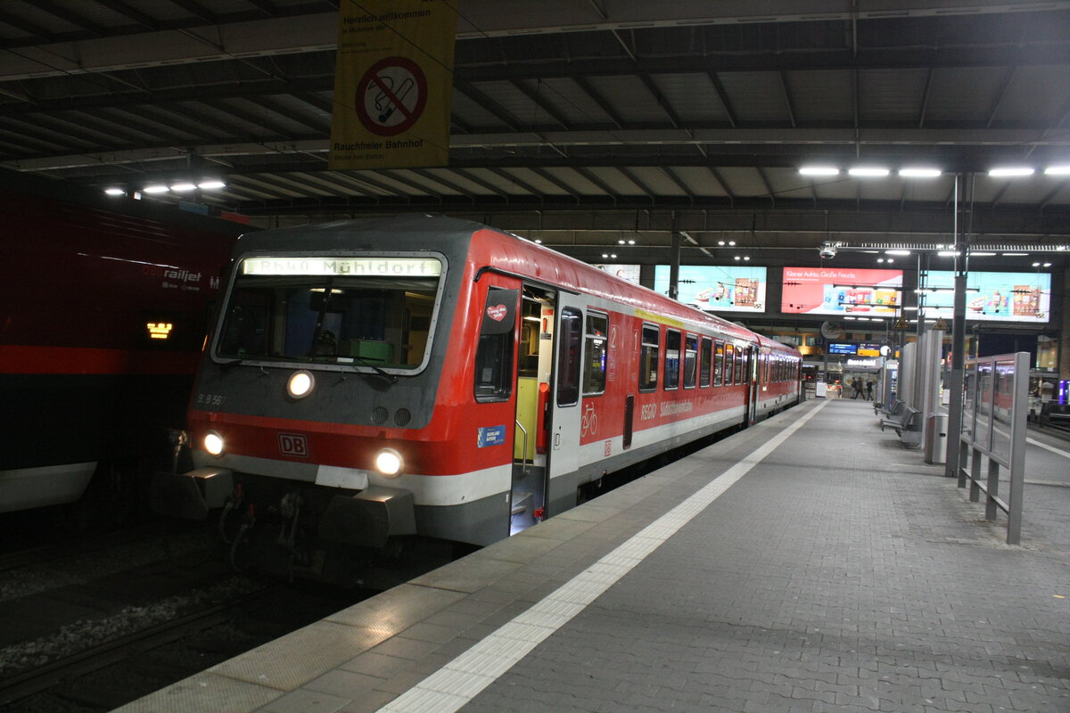 628 567 / 928 567 der Sdostbayernbahn mit Ziel Mhldorf (Oberbayern) im Bahnhof Mnchen Hbf am 24.3.21