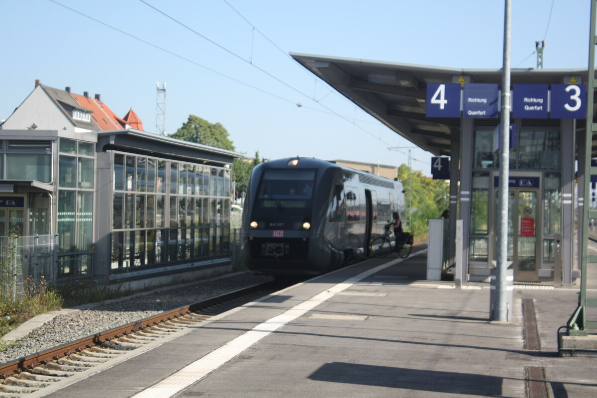 641 027 als RB78 mit Ziel Mcheln (Geiseltal) See im Bahnhof Merseburg Hbf am 14.8.21