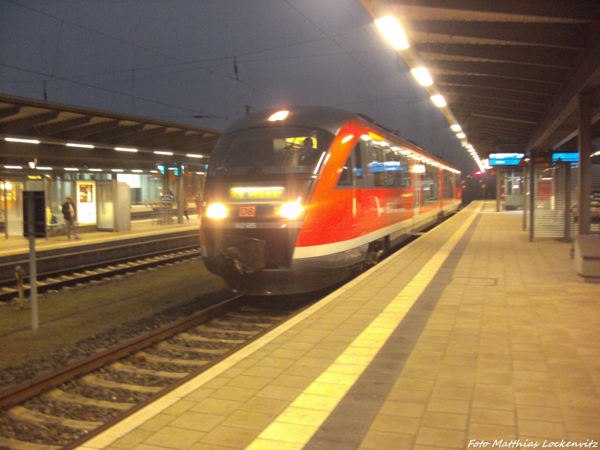 642 185 / 685 als RE8 mit ziel wismar im Bahnhof Rostock Hbf am 14.12.13