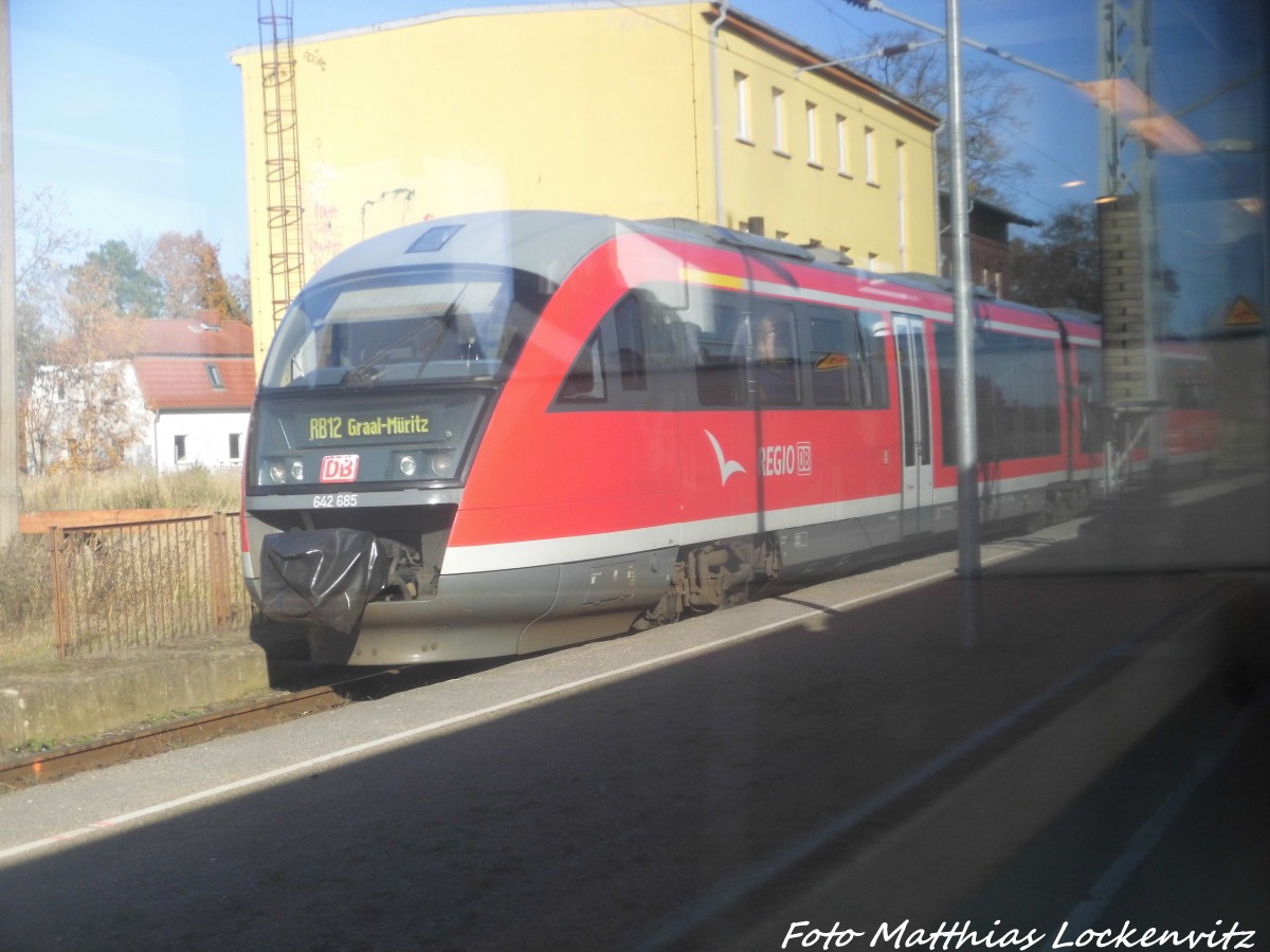 642 685 / 185 als RB mit ziel Graal-Mritz im Bahnhof Rvershagen am 8.11.15