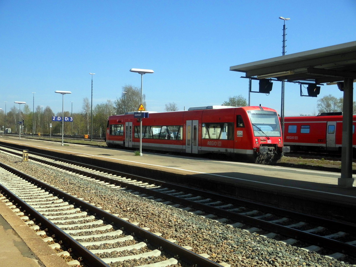 650 013 im Bahnhof Aulendorf am 9.4.17