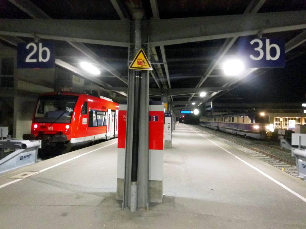 650 117 und SVT 137 234 im Bahnhof Friedrichshafen Hafen am 11.4.17