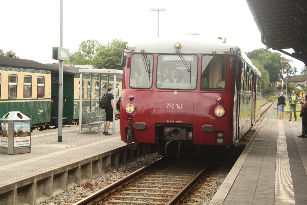 772 140 und 772 141 im Bahnhof Putbus und Bergen auf Rgen mit Details am 1.8.21