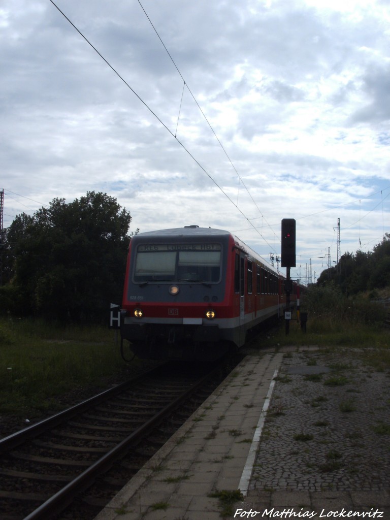 928 651 als RE6 mit ziel Lbeck Hbf aus Lbeck Hbf beim einfahren in den Bahnhof Bad Kleinen am 13.7.14