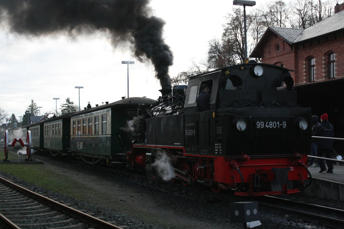 99 4801 der RBB mit ziel Ostseebad Ghren im Bahnhof Putbus am 28.12.19