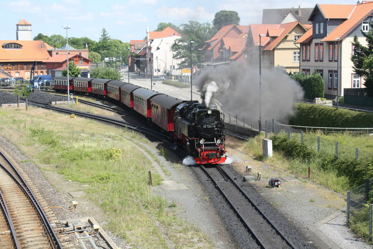 99 7241 verlsst den Bahnhof Wernigerode Hbf in Richtung Brocken am 2.6.22