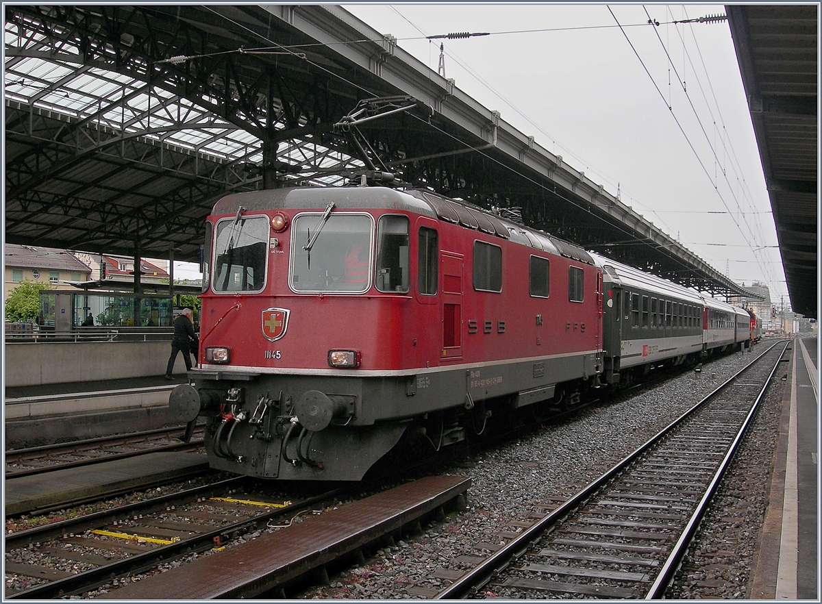 Aem 940 Testfahrten: Die Re 4/4 II 11145 beteiligte sich mit vier Wagen an Testfahrten der neuen SBB Aem  940 001-1 (UIC 9185 4 940 001-1 CH-SBBI) in und um Lausanne.
16. Mai 2018