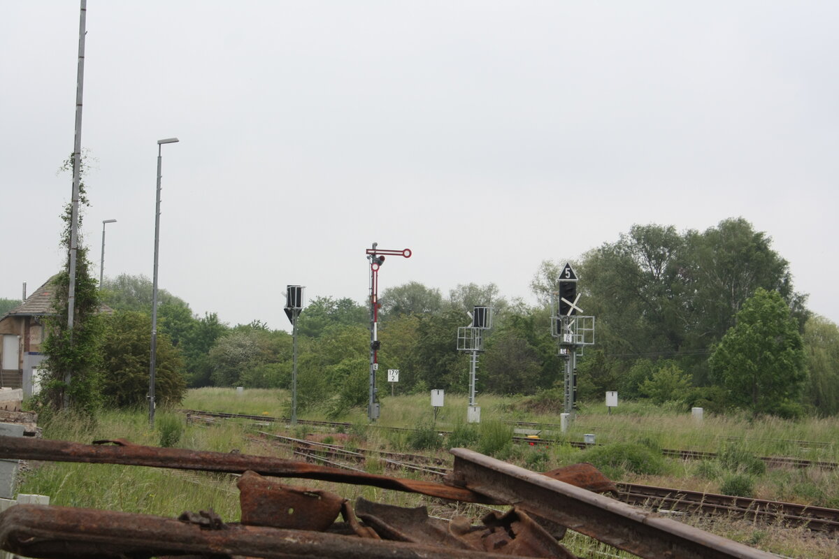 Alte und Neue Signal-Technik im Bahnhof Klostermannsfeld am 7.6.21