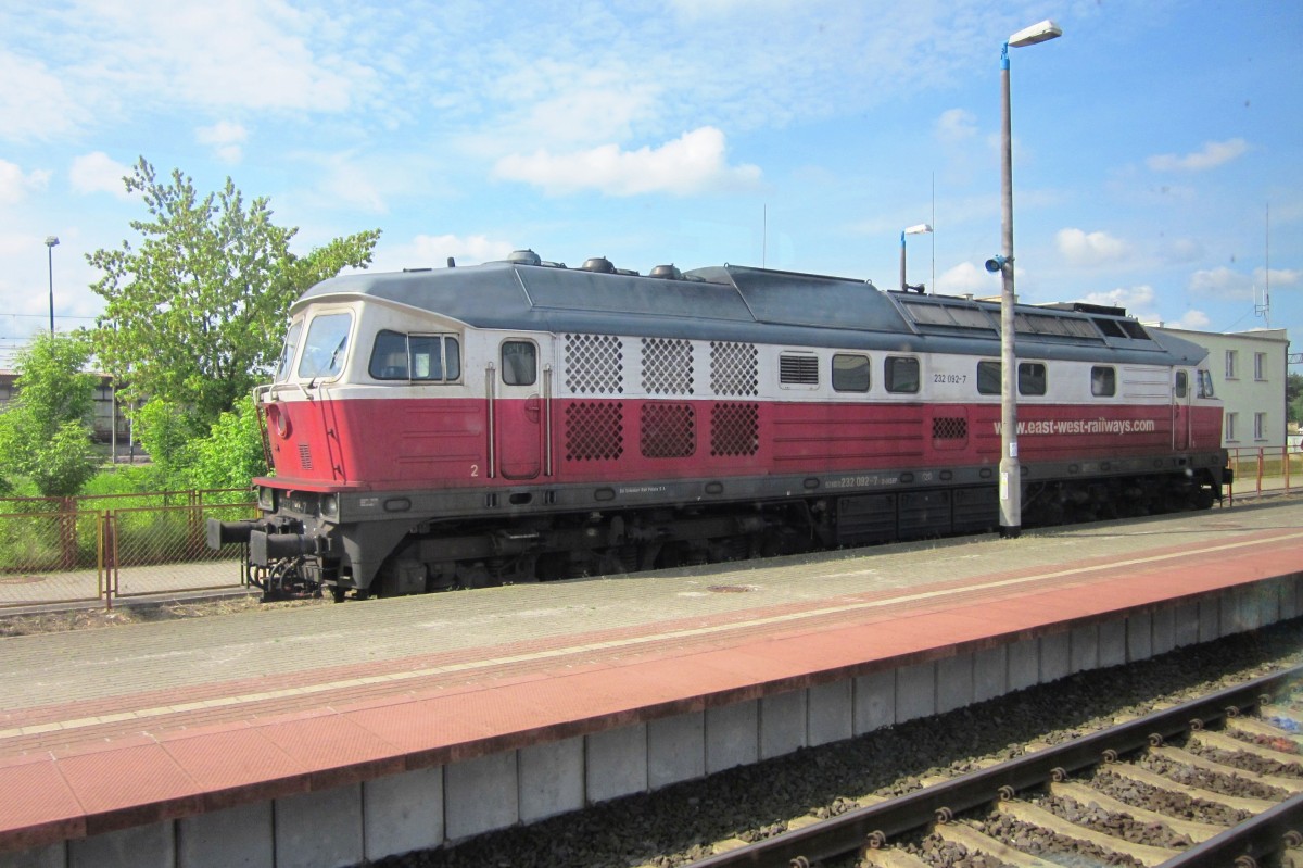 Am 1 Mai 2011 steht EastWest Railways 232 092 in Rzepin in Poland.