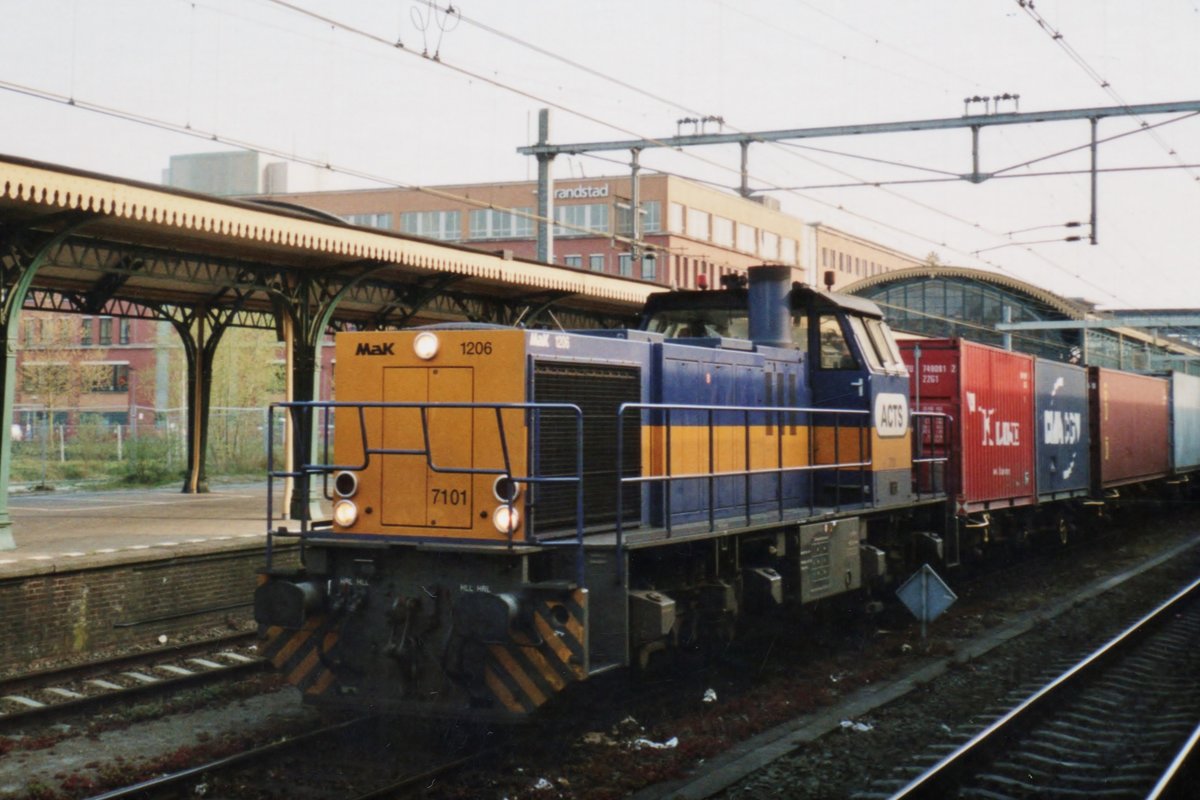 Am 11 Juni 2007 durchfahrt HUSA 7101 's-Hertogenbosch. 