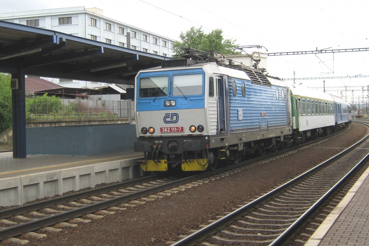Am 13 Mai 2012 hlt CD 362 111 in Praha-Liben.